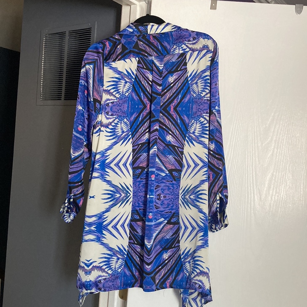 Long button down shrt - Picture 6 of 6